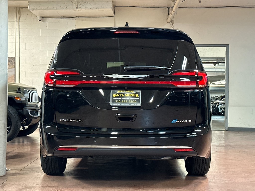 New 2026 Chrysler Pacifica Plug-In Hybrid SELECT Passenger Van