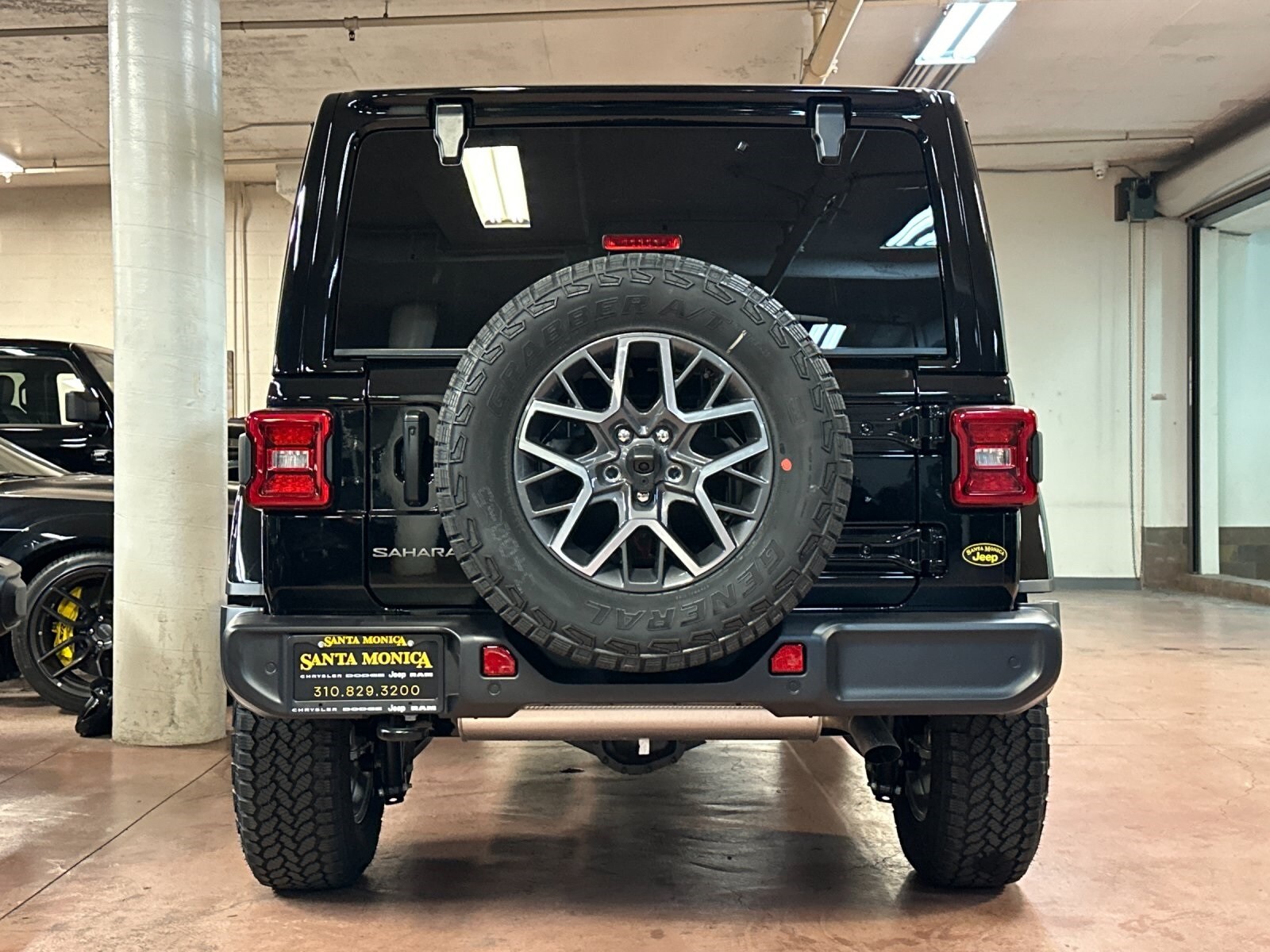 2025 Jeep Wrangler Sahara photo 4
