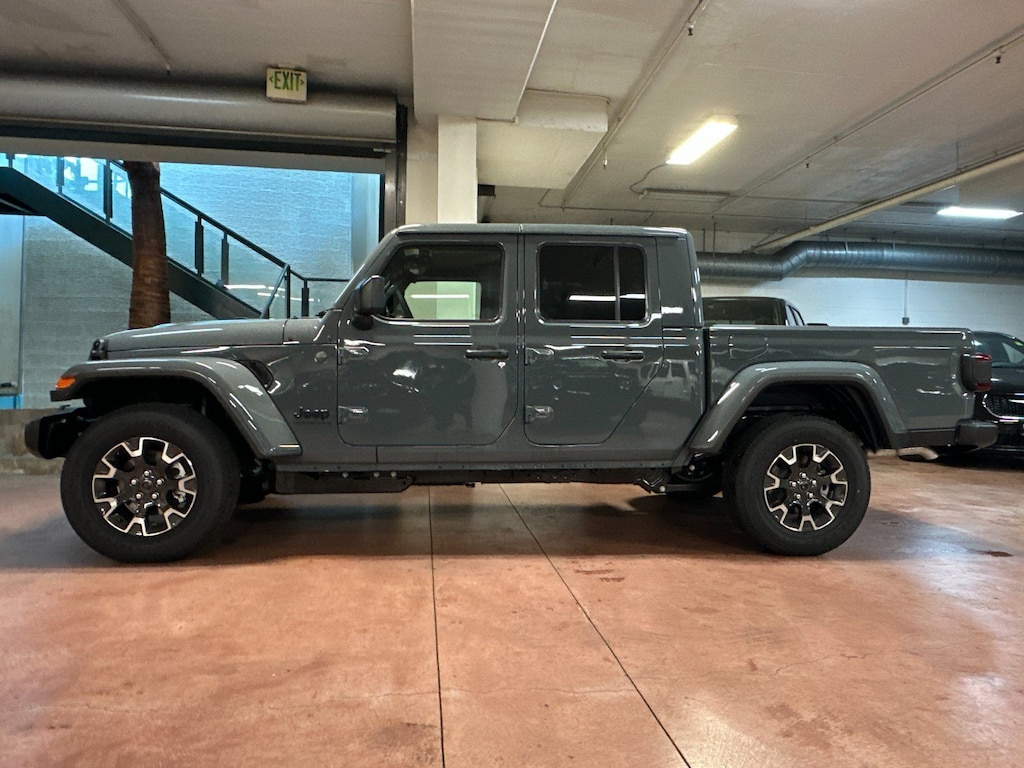 New 2026 Jeep Gladiator SAHARA 4X4 Pickup