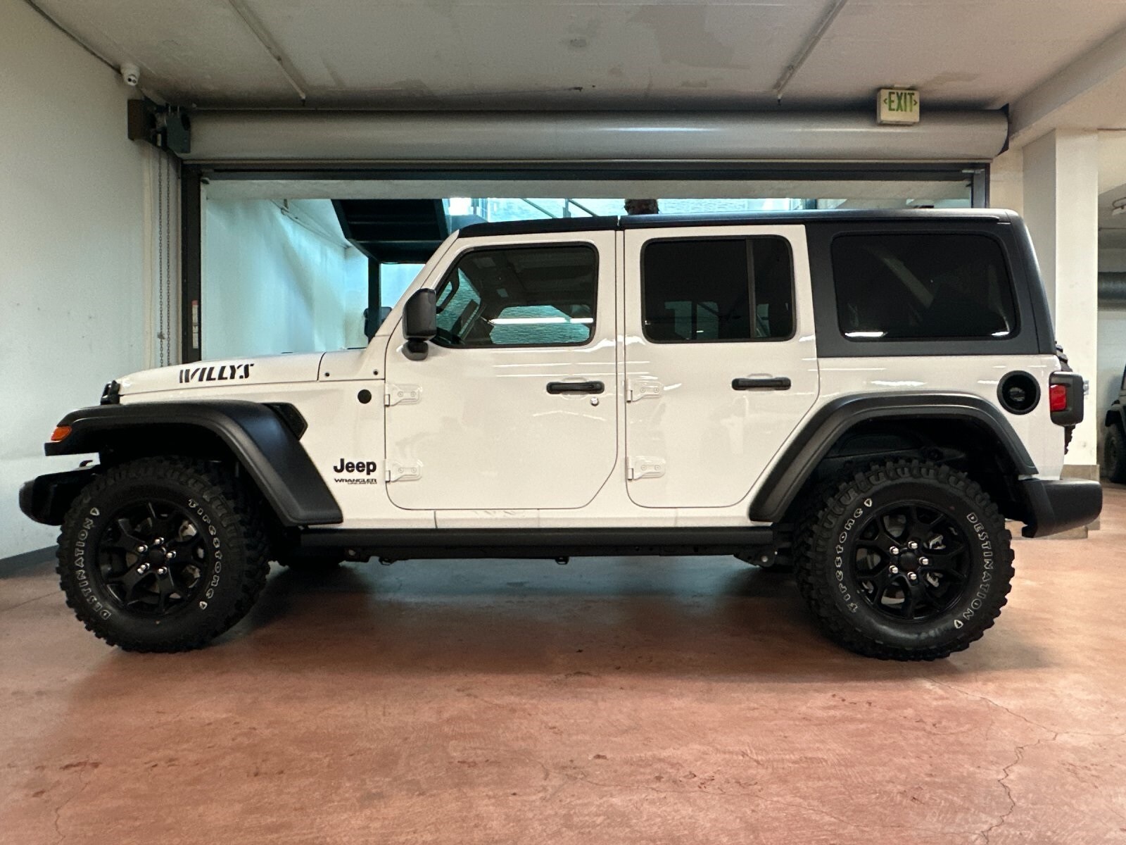 2022 Jeep Wrangler Unlimited Willys photo 2