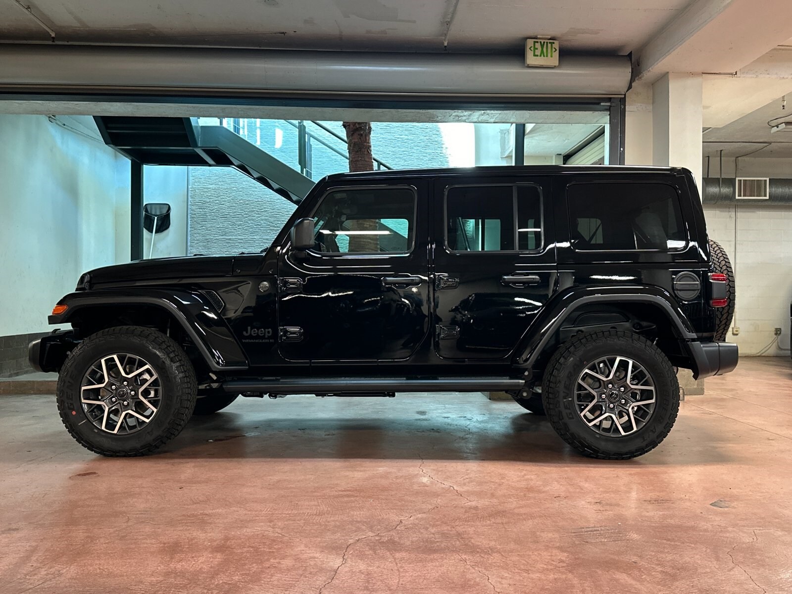 2025 Jeep Wrangler Sahara photo 2