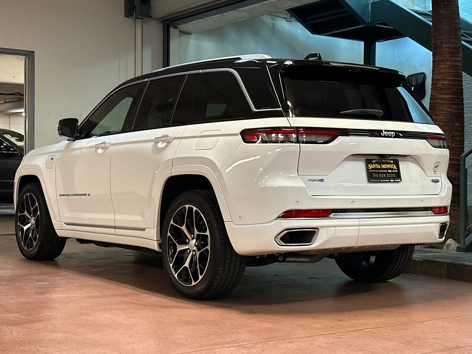 2022 Jeep Grand Cherokee Summit Reserve 4xe photo 2