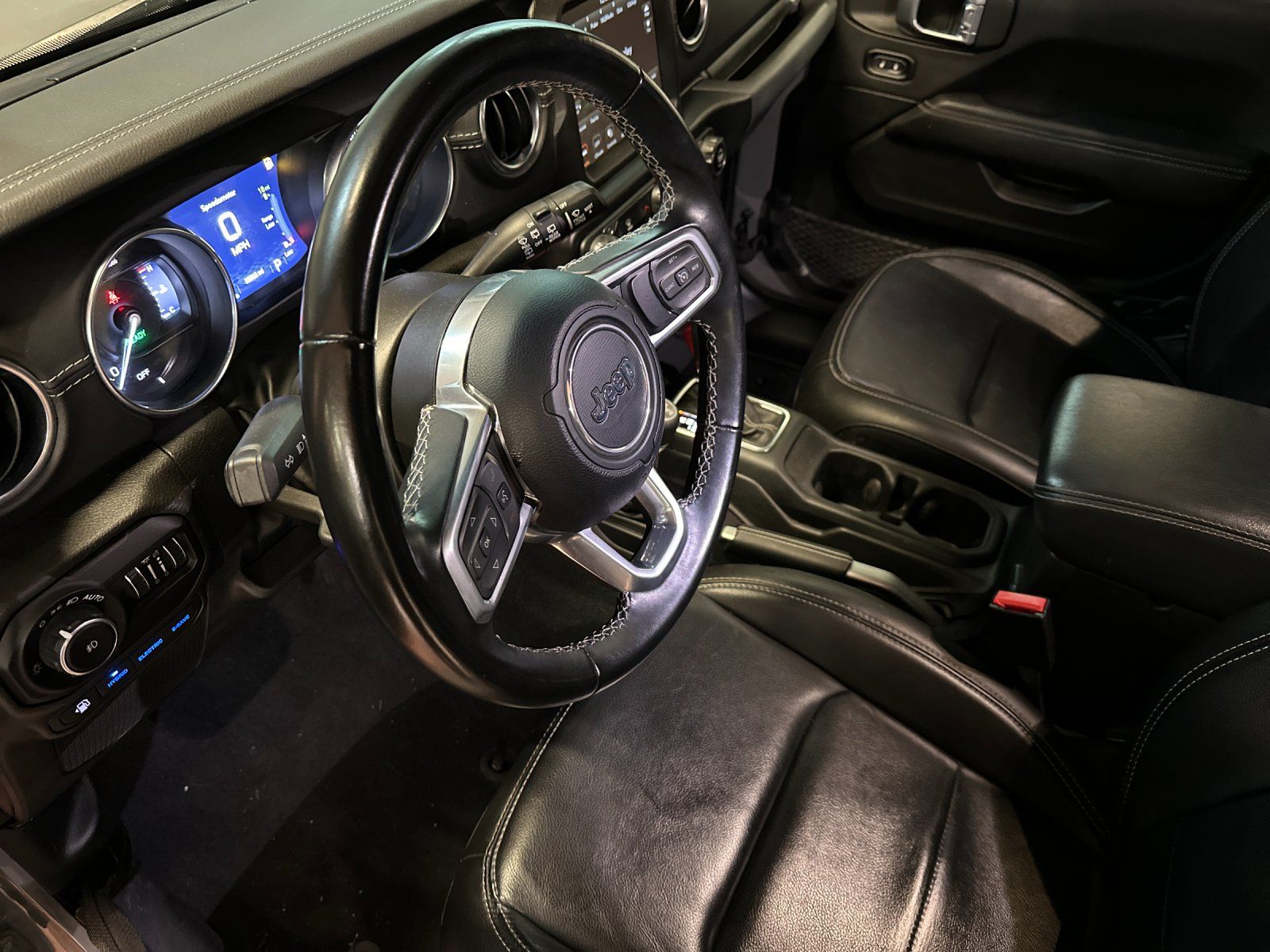 2022 Jeep Wrangler Unlimited Sahara 4XE - Photo 9