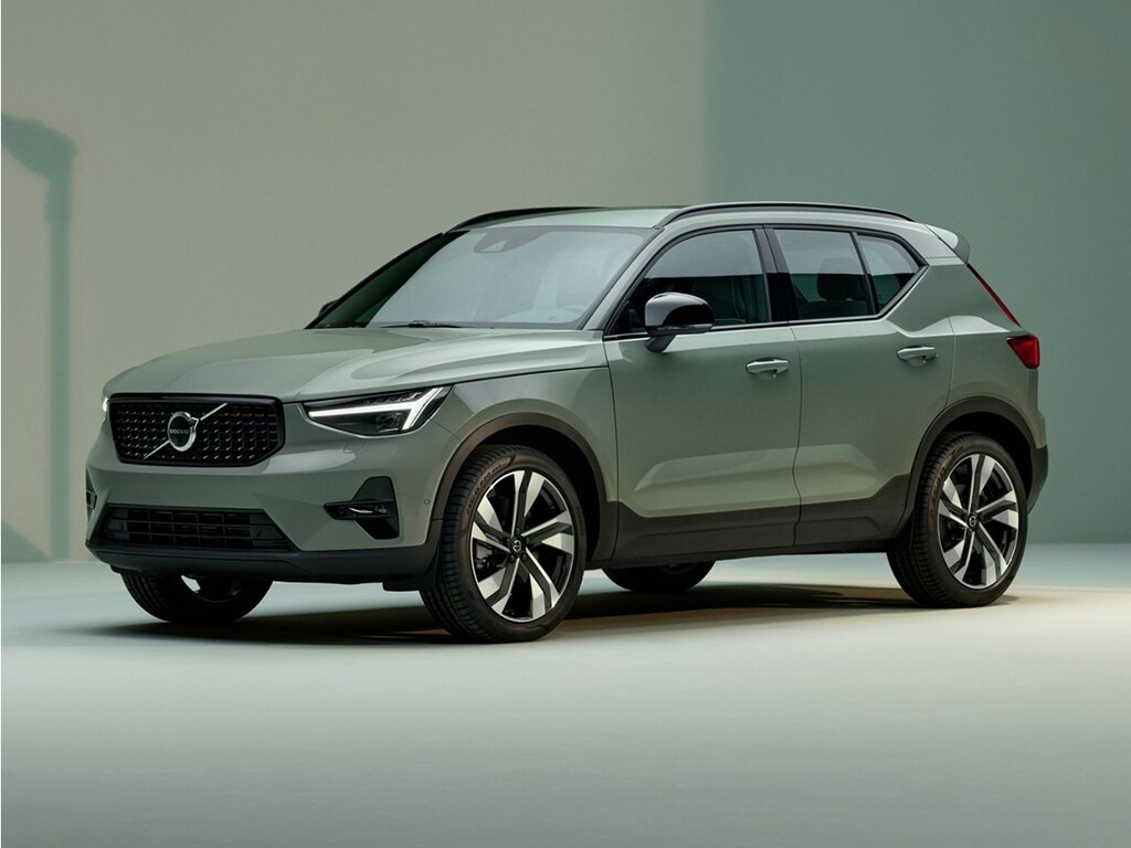 Used 2024 Volvo XC40 B5 Core SUV