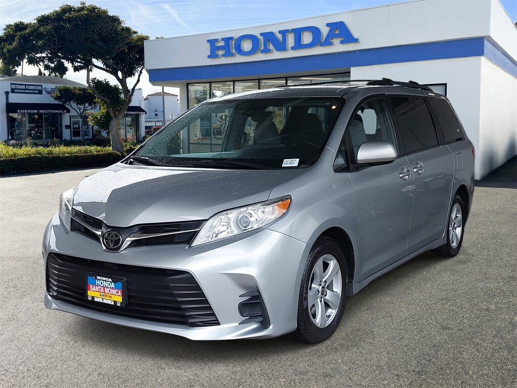 Used 2020 Toyota Sienna LE Minivan/Van