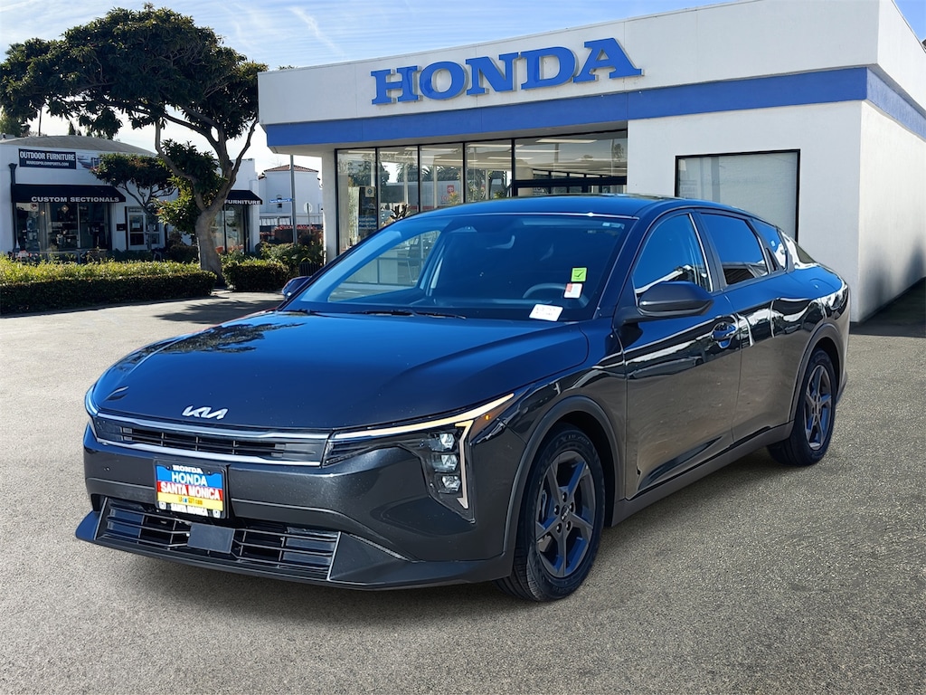 New 2025 Kia K4 LXS Sedan