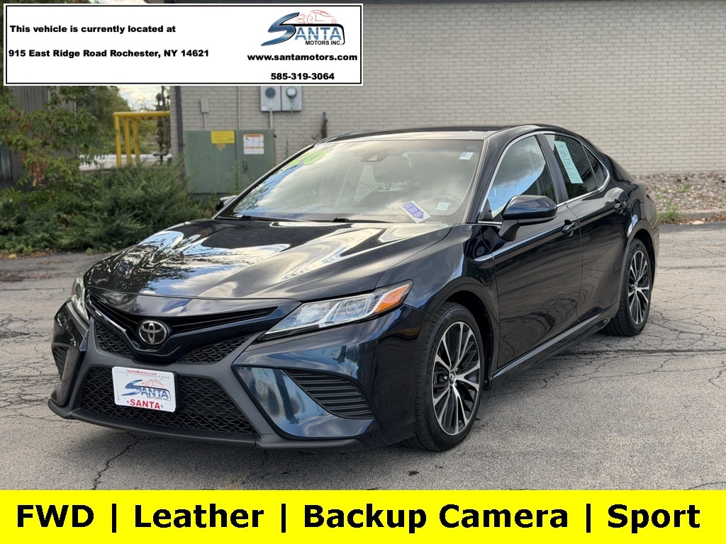 2020 Toyota Camry SE's photo