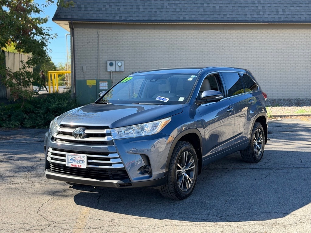 2017 Toyota Highlander LE's photo