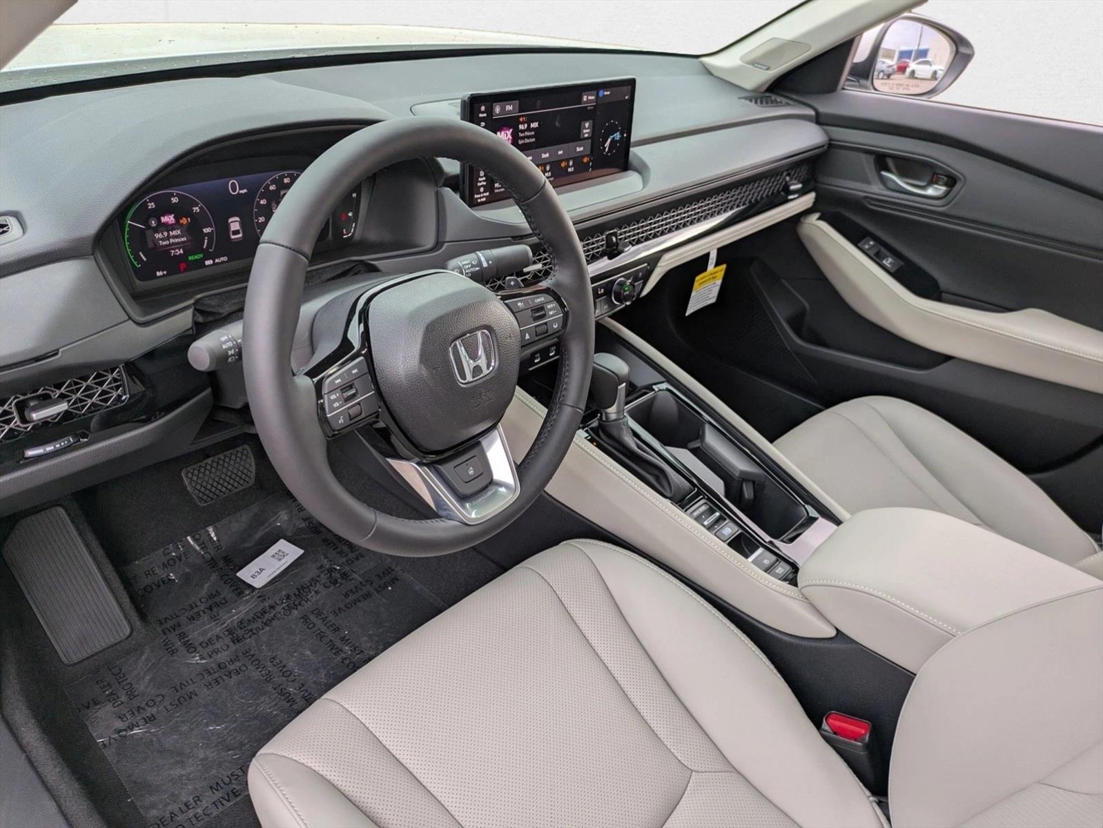 2025 Honda Accord Hybrid Touring photo 3