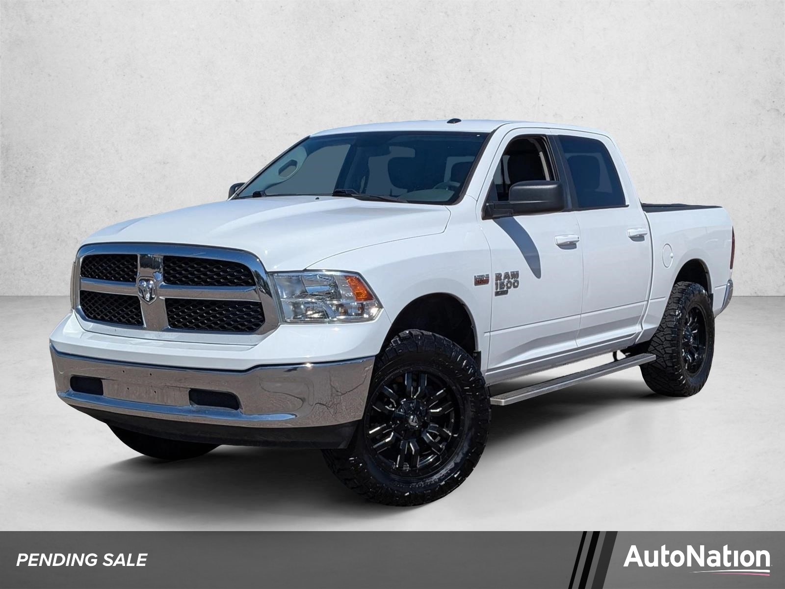 2019 RAM 1500 Classic SLT 4x4 Crew Cab 5'7's photo