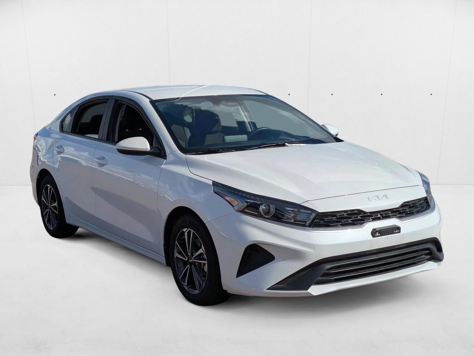 2024 Kia Forte LXS photo 2