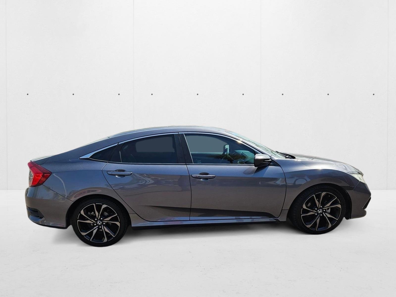 2019 Honda Civic Sport photo 4