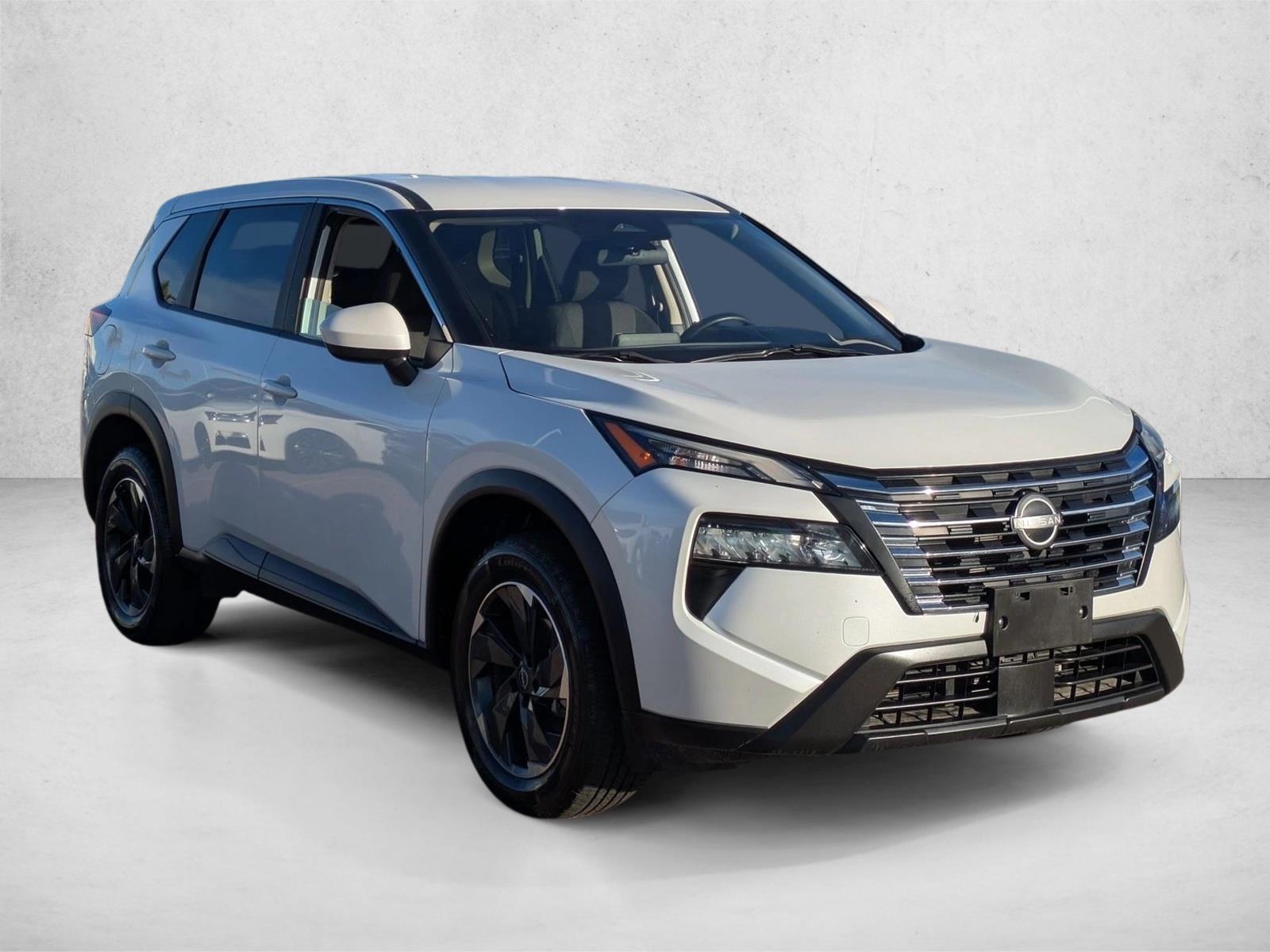 2024 Nissan Rogue SV photo 2