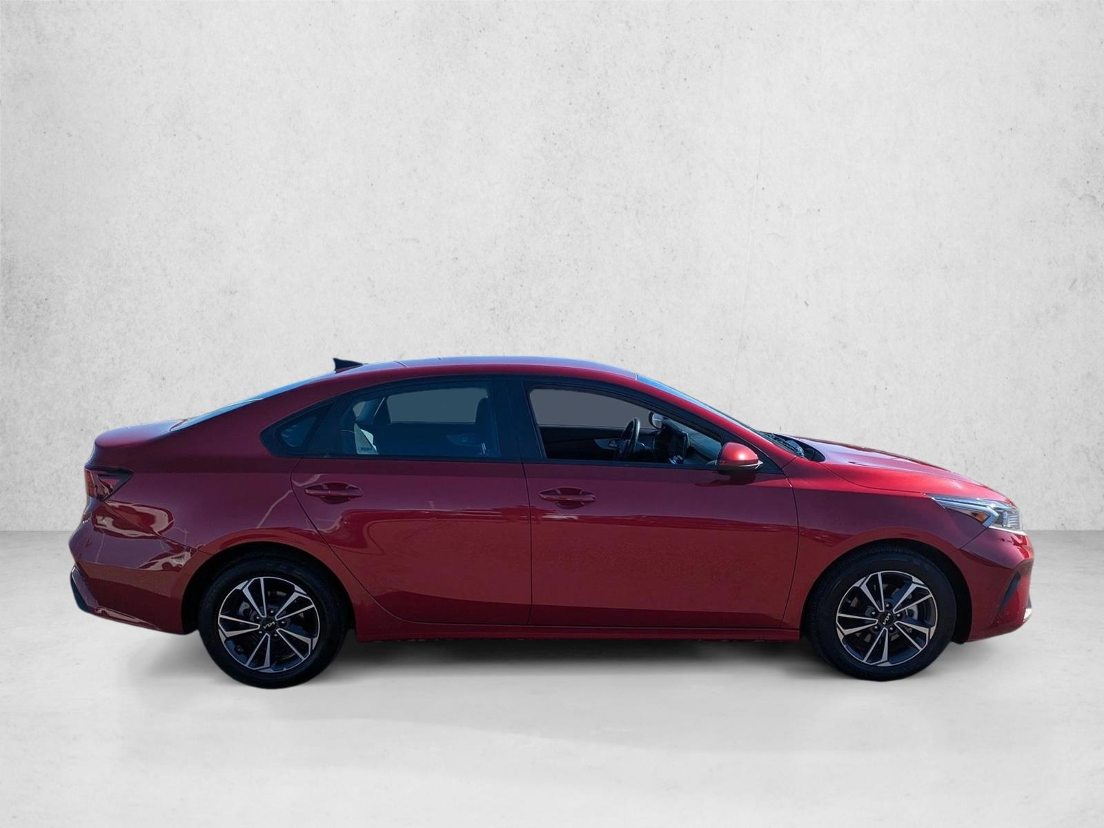 2024 Kia Forte LXS photo 4