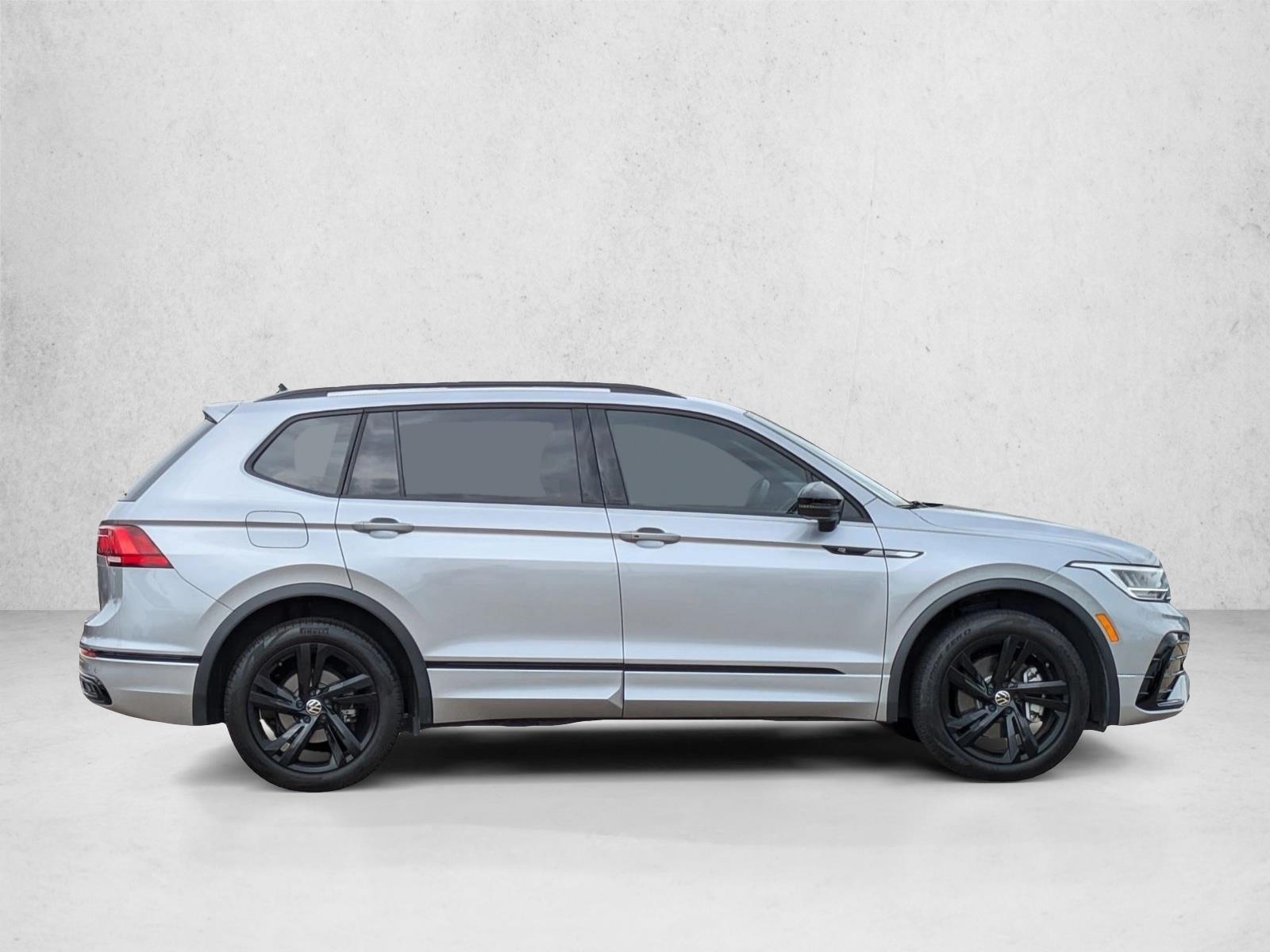 2024 Volkswagen Tiguan SE R-Line Black photo 2