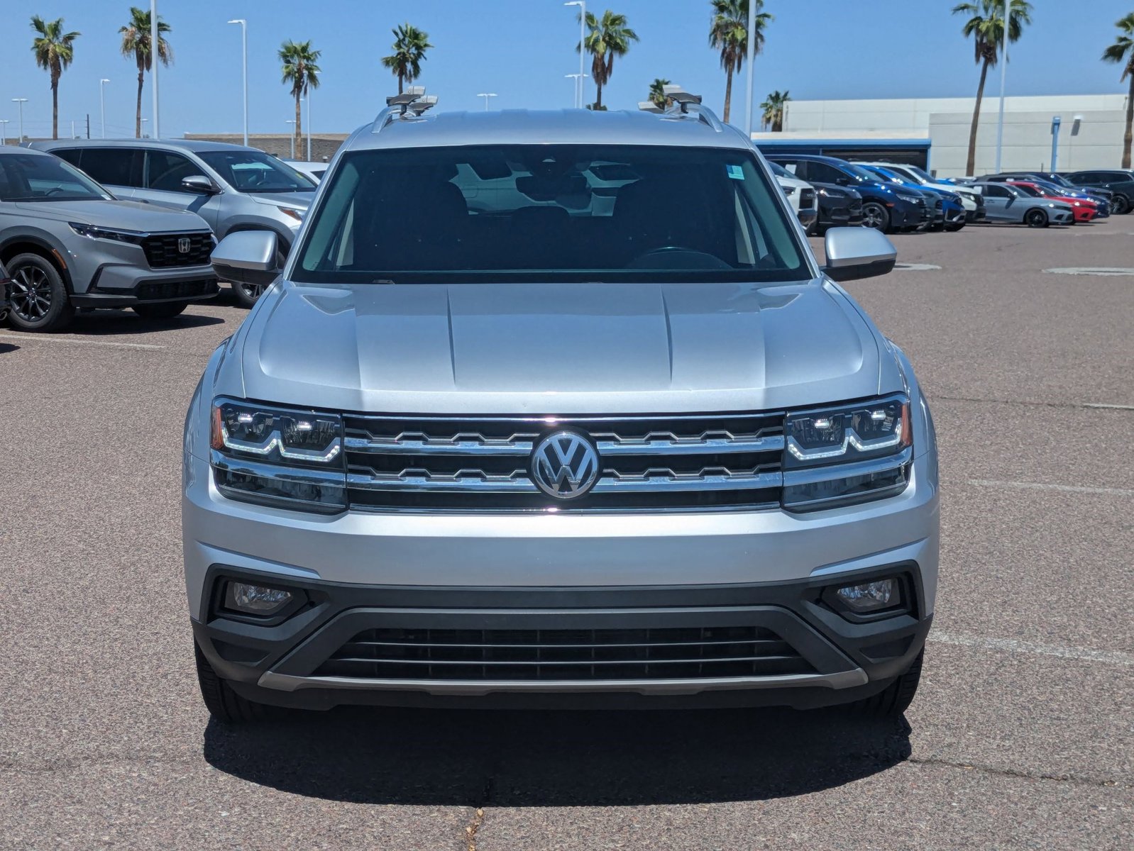 Used 2018 Volkswagen Atlas SE w/Tech with VIN 1V2DR2CA0JC540650 for sale in Chandler, AZ