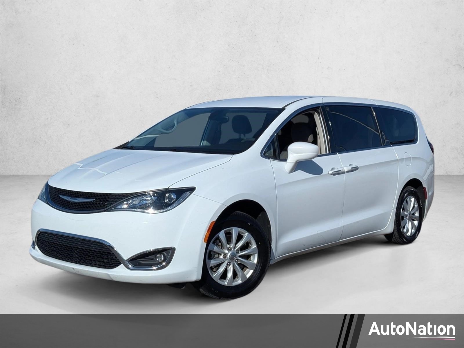 2018 Chrysler Pacifica Touring Plus's photo