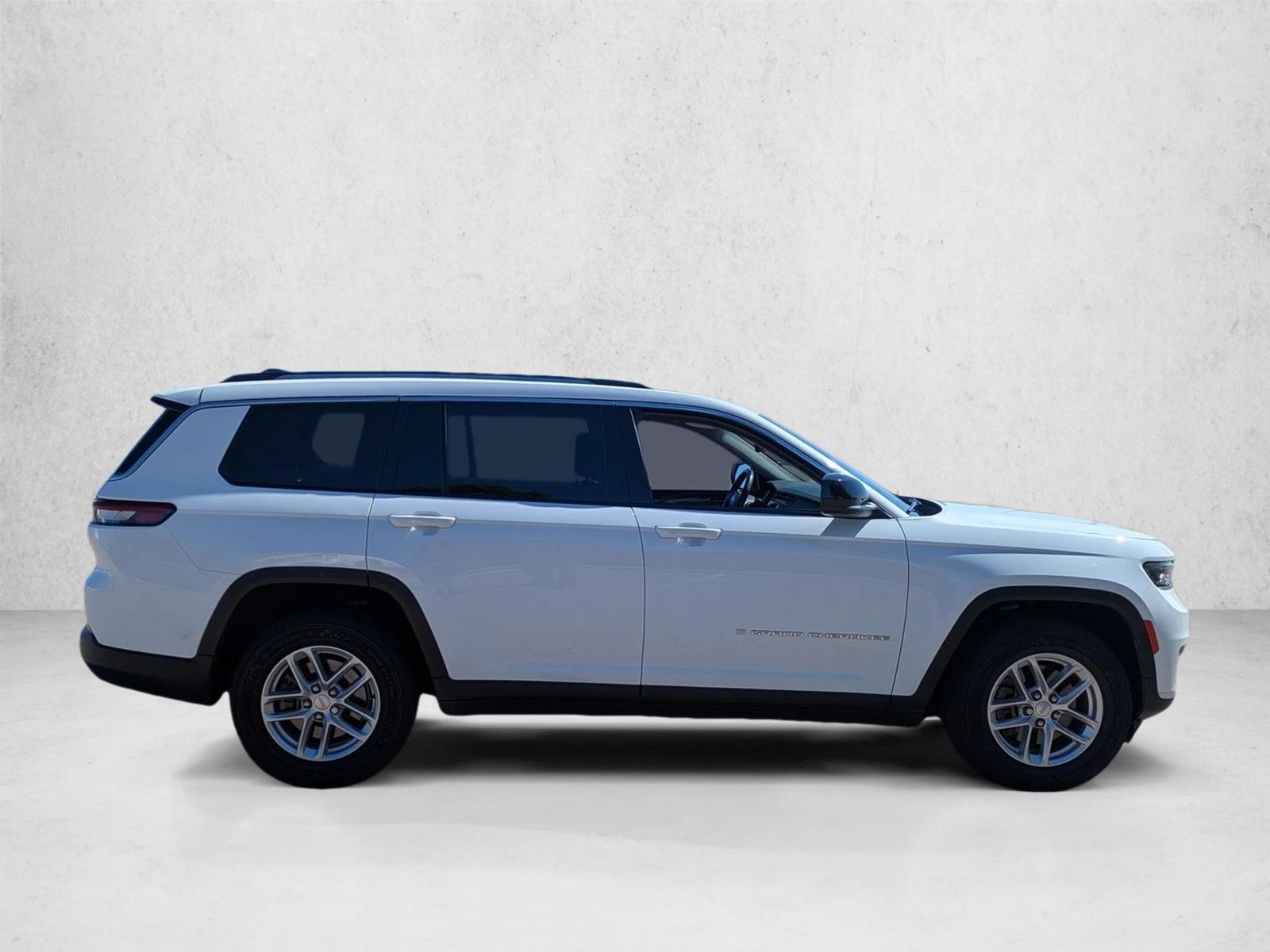 2021 Jeep Grand Cherokee Laredo photo 4