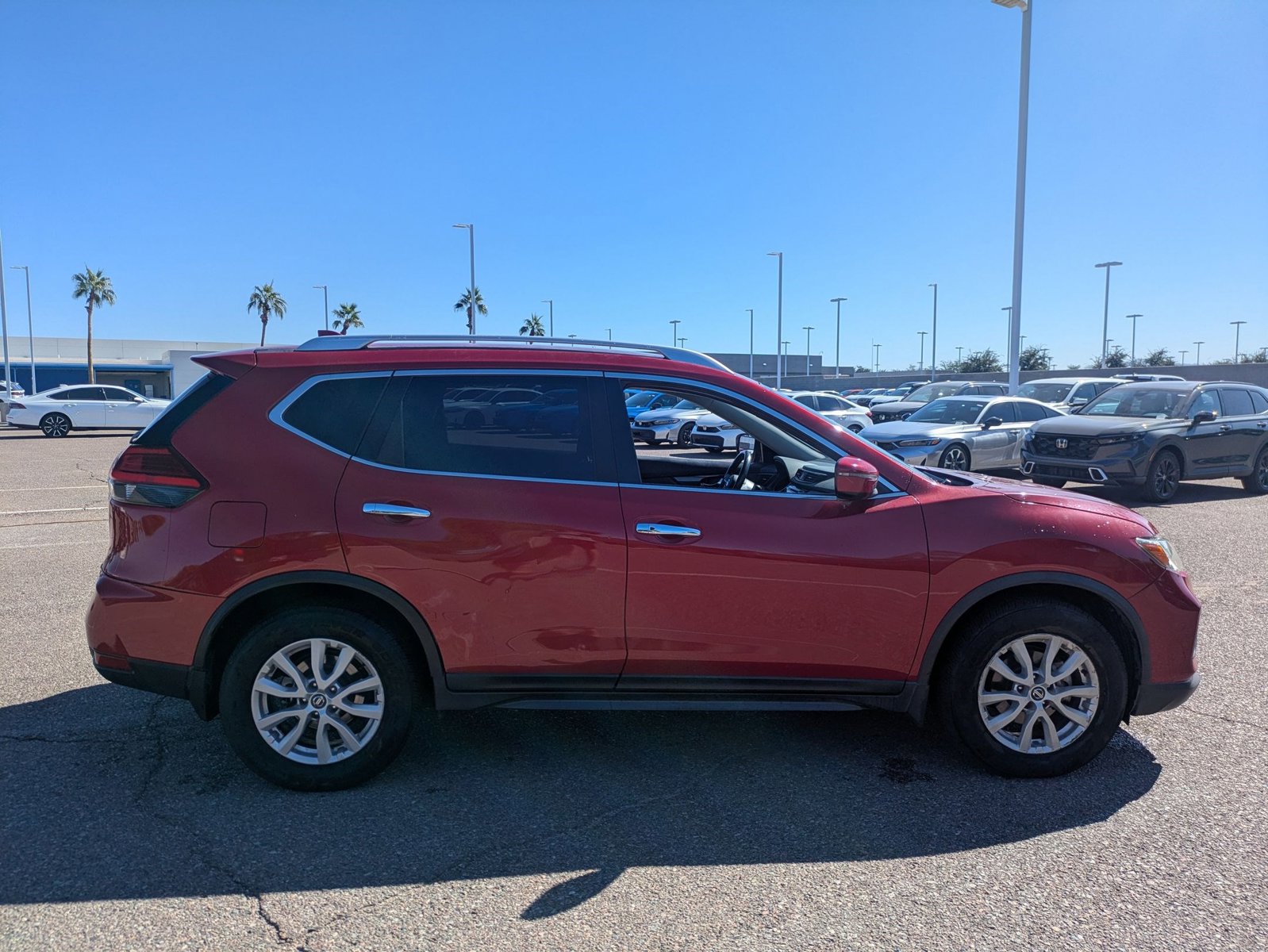 2017 Nissan Rogue SV photo 4