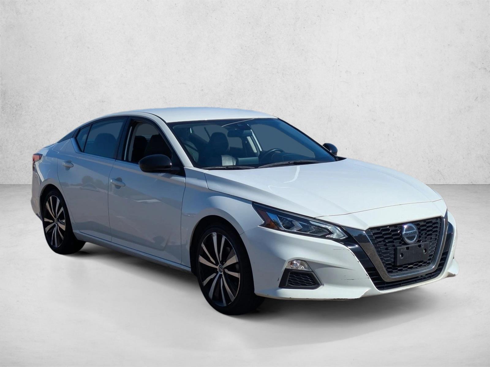 2021 Nissan Altima 2.5 SR photo 2