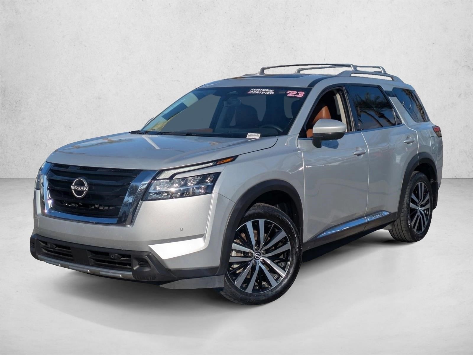 2023 Nissan Pathfinder Platinum's photo