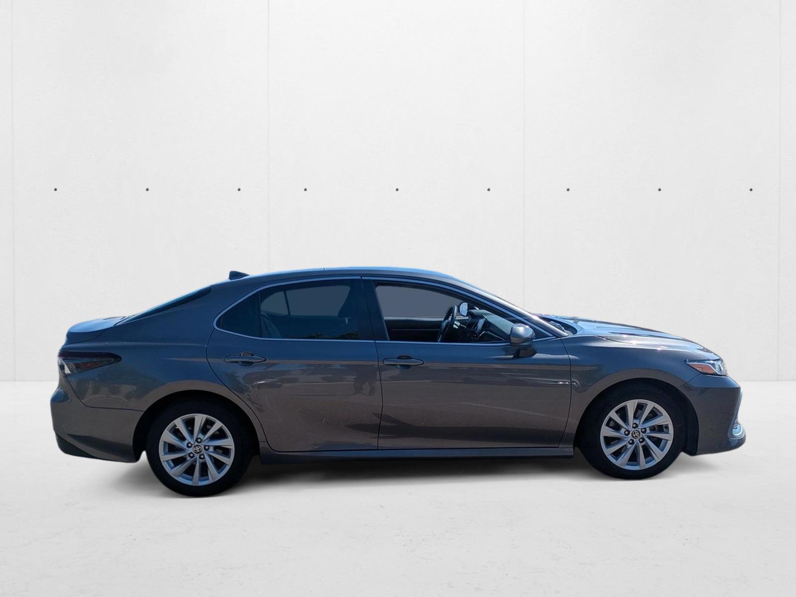 2023 Toyota Camry LE photo 4