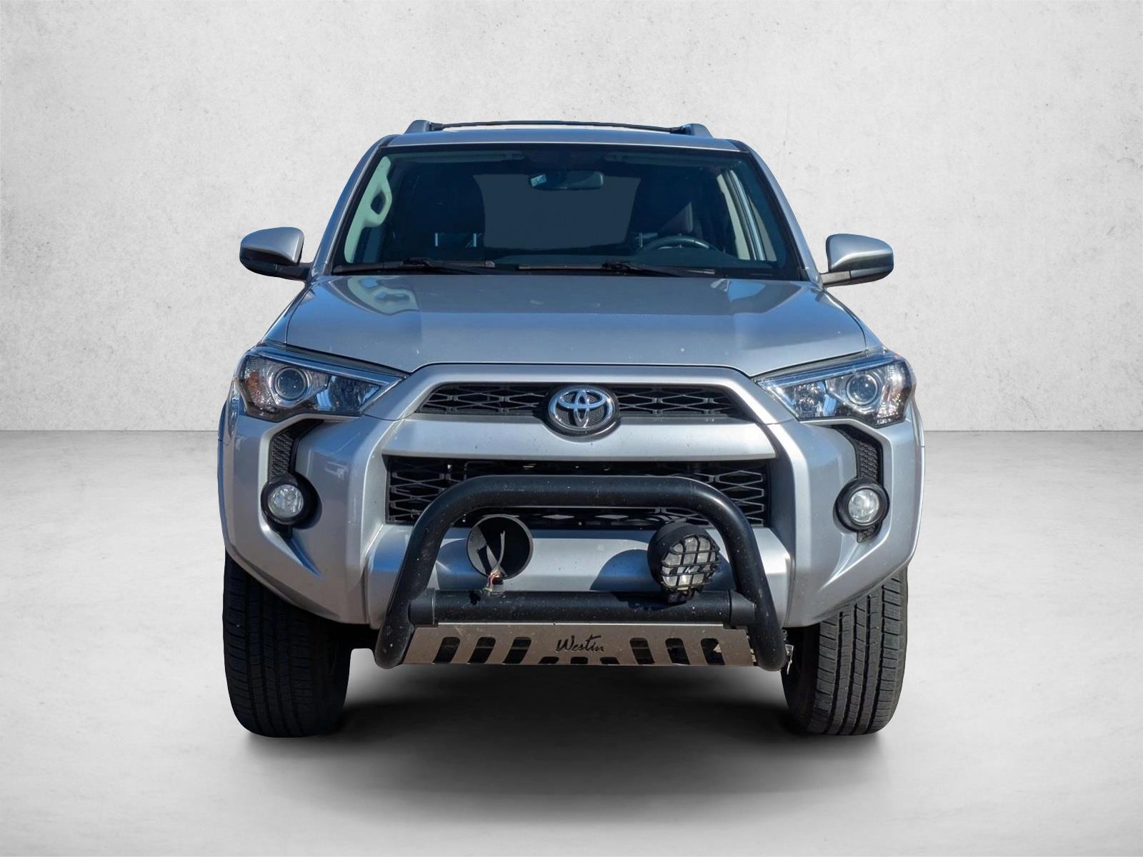 2016 Toyota 4Runner SR5 photo 2