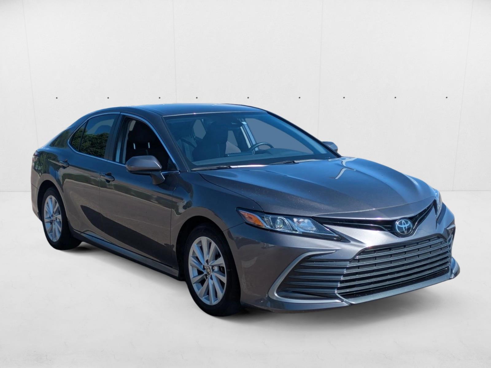 2023 Toyota Camry LE photo 3