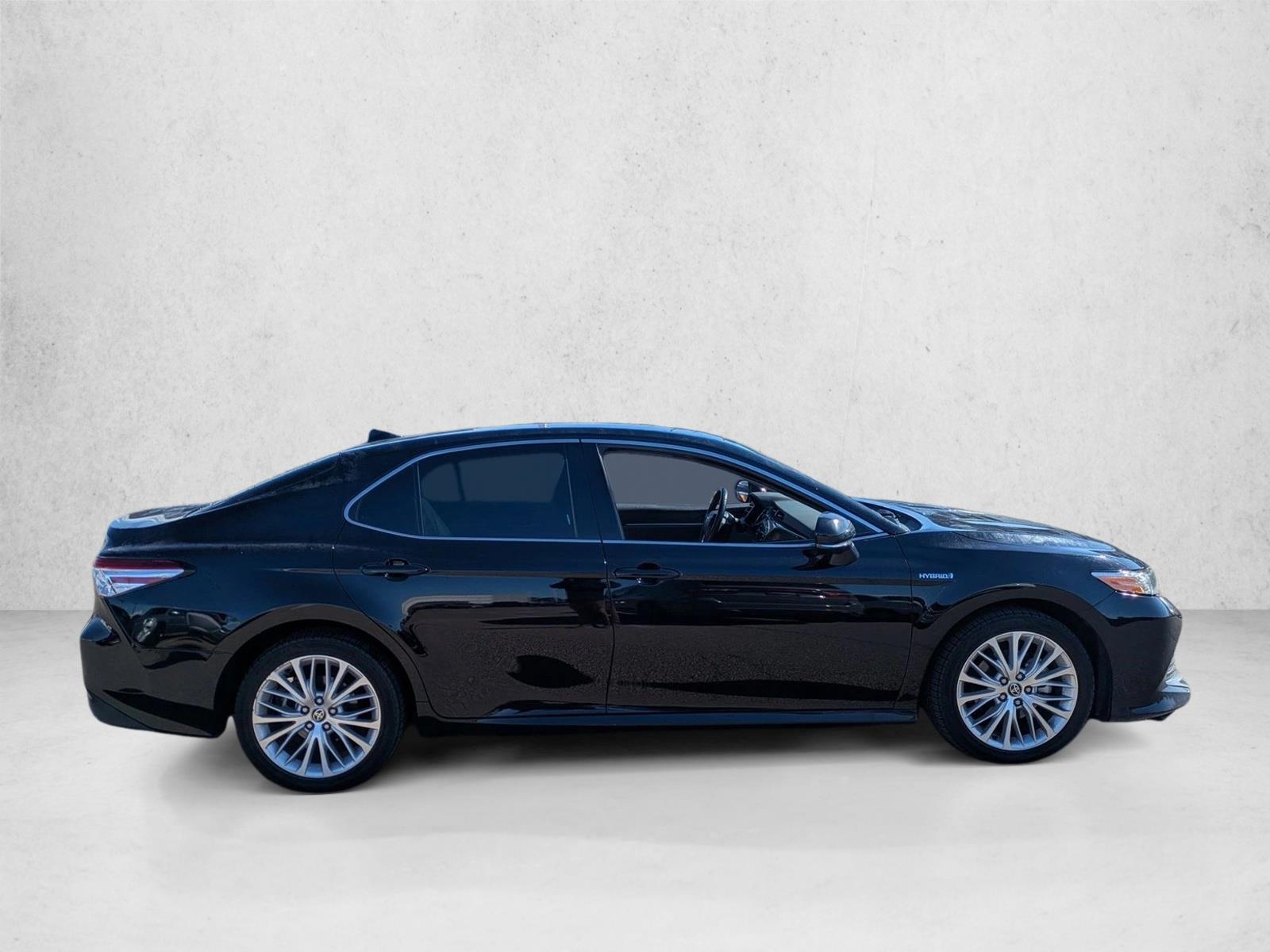 2020 Toyota Camry Hybrid XLE photo 4