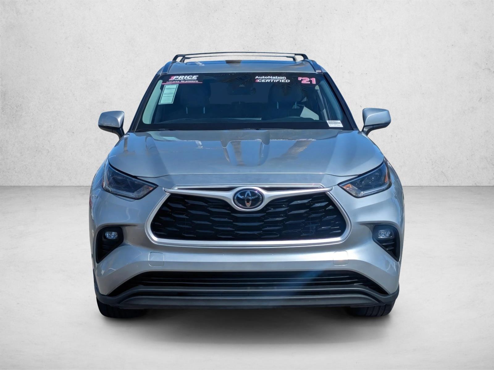 2021 Toyota Highlander XLE photo 2