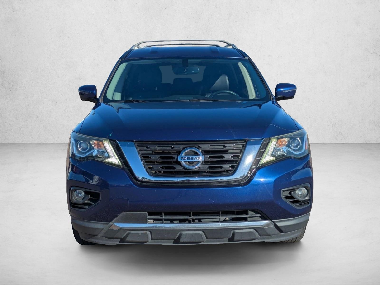 2017 Nissan Pathfinder SL photo 2