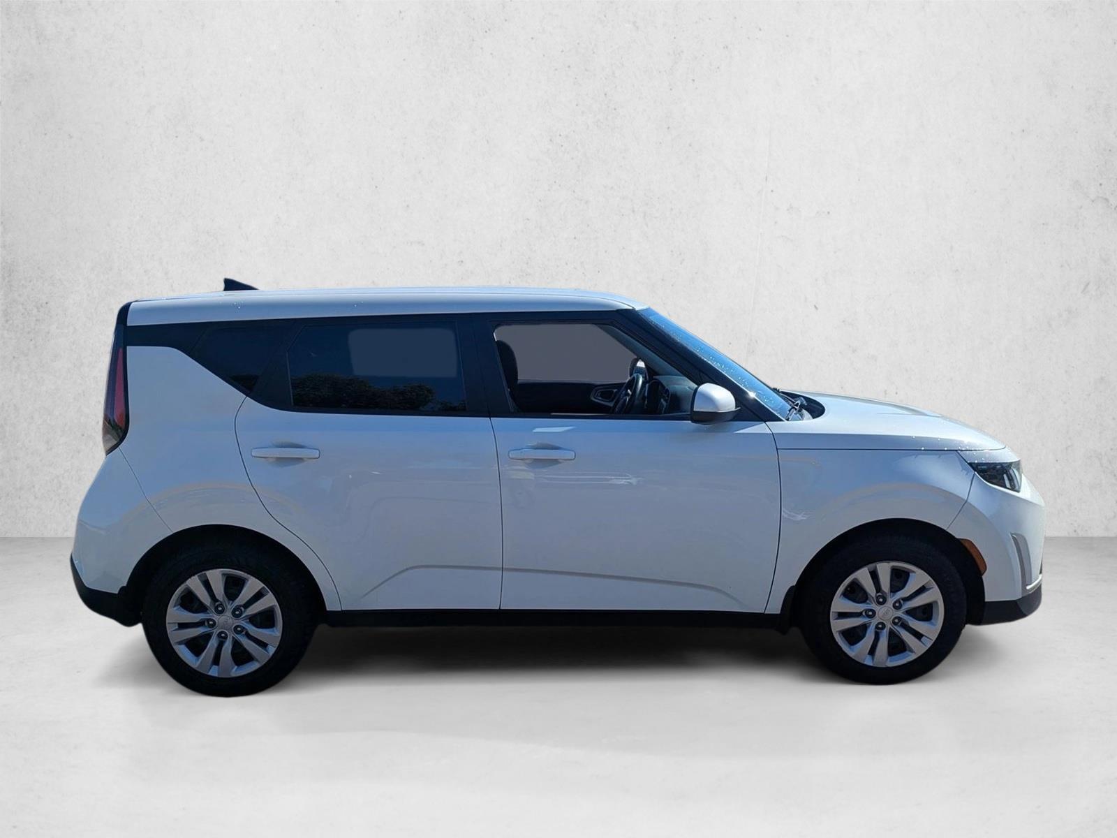 2023 Kia Soul LX S photo 3