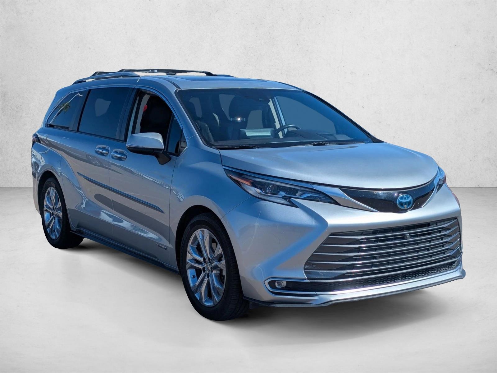2021 Toyota Sienna Platinum photo 3