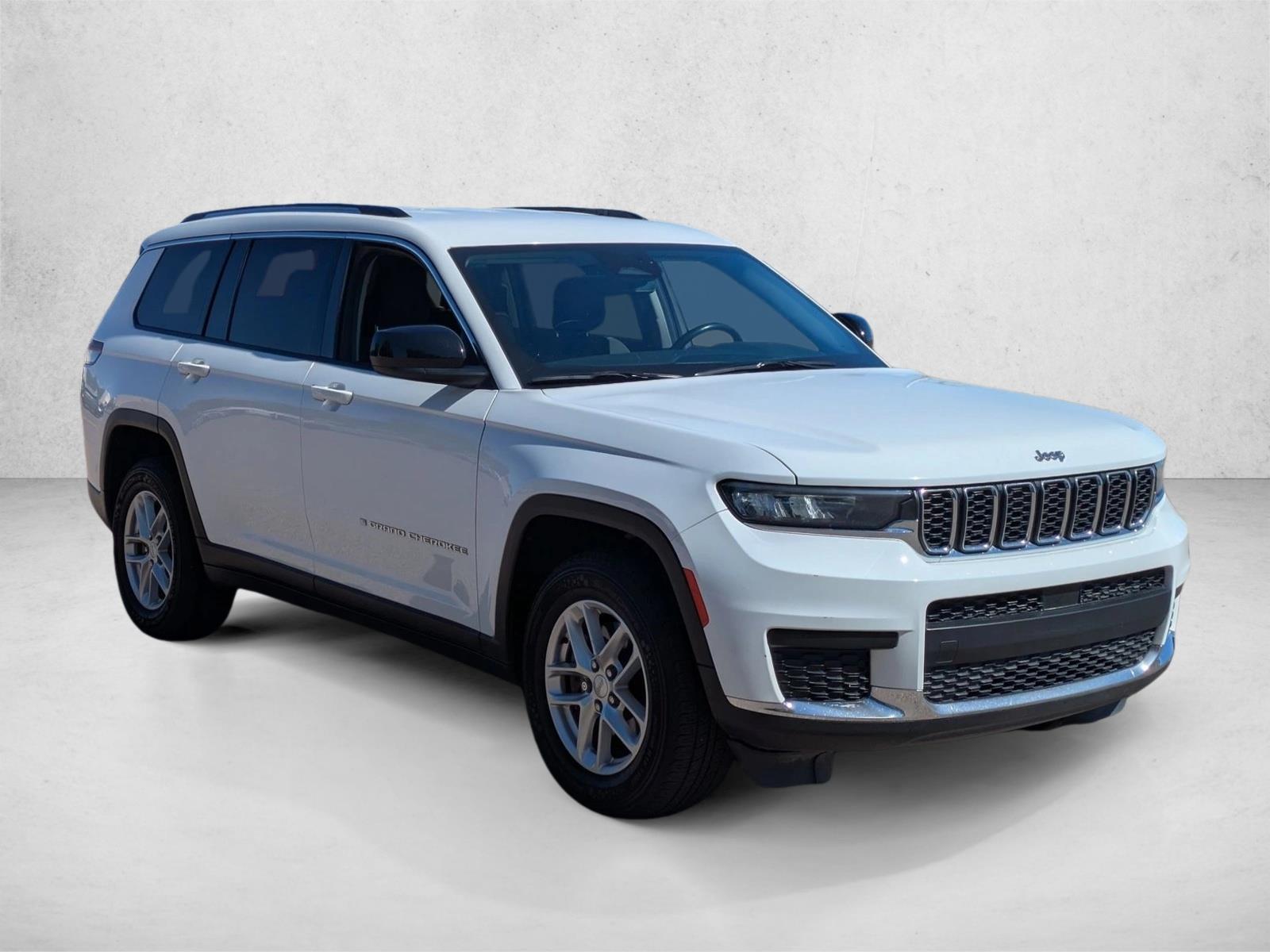 2021 Jeep Grand Cherokee Laredo photo 3