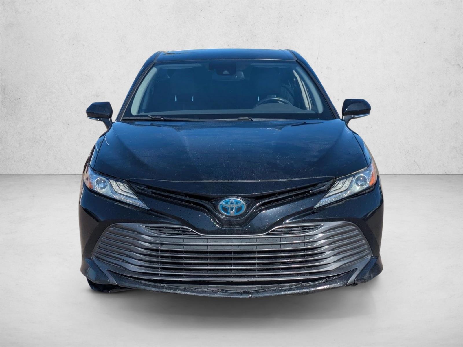 2020 Toyota Camry Hybrid XLE photo 2
