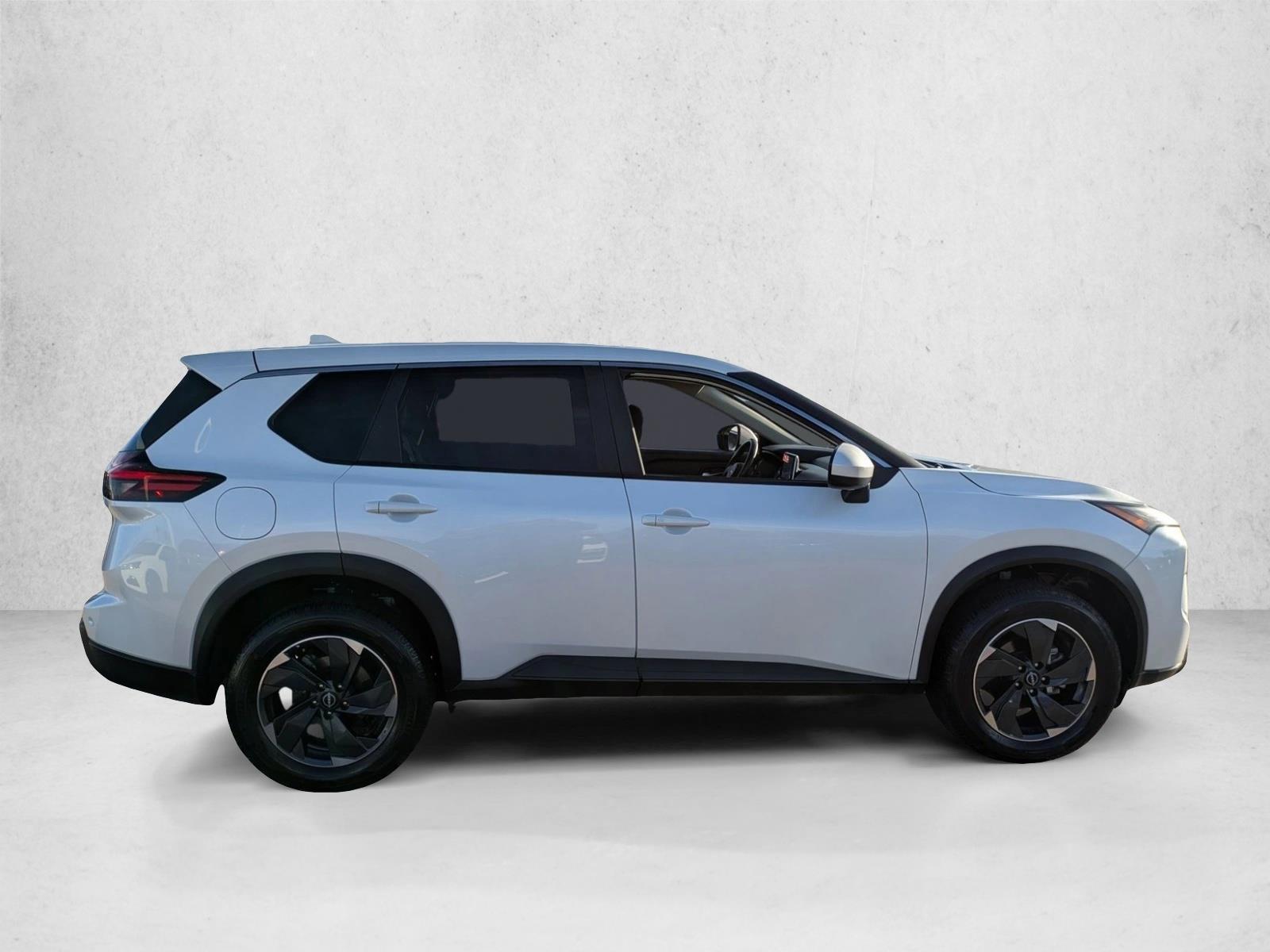 2024 Nissan Rogue SV photo 3