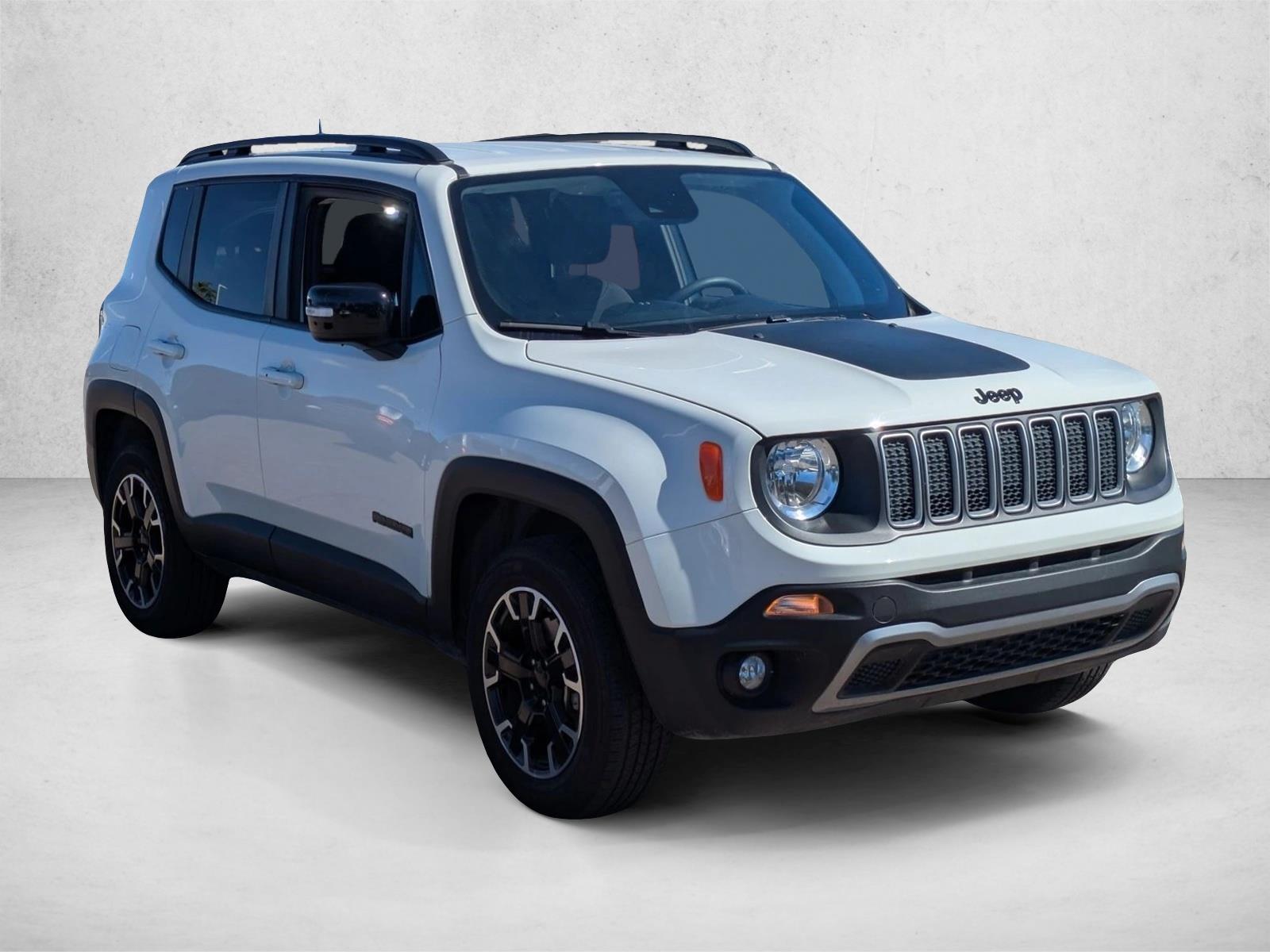 2023 Jeep Renegade Latitude photo 3