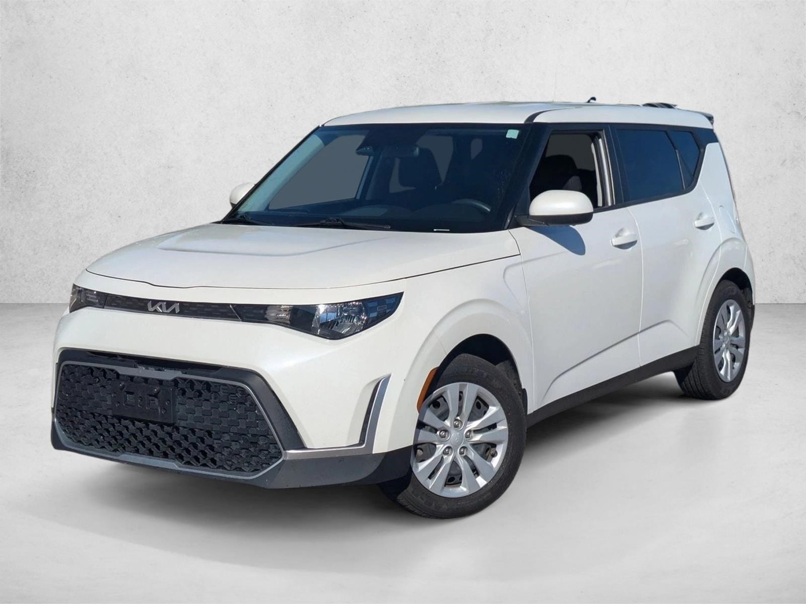 2023 Kia Soul LX's photo