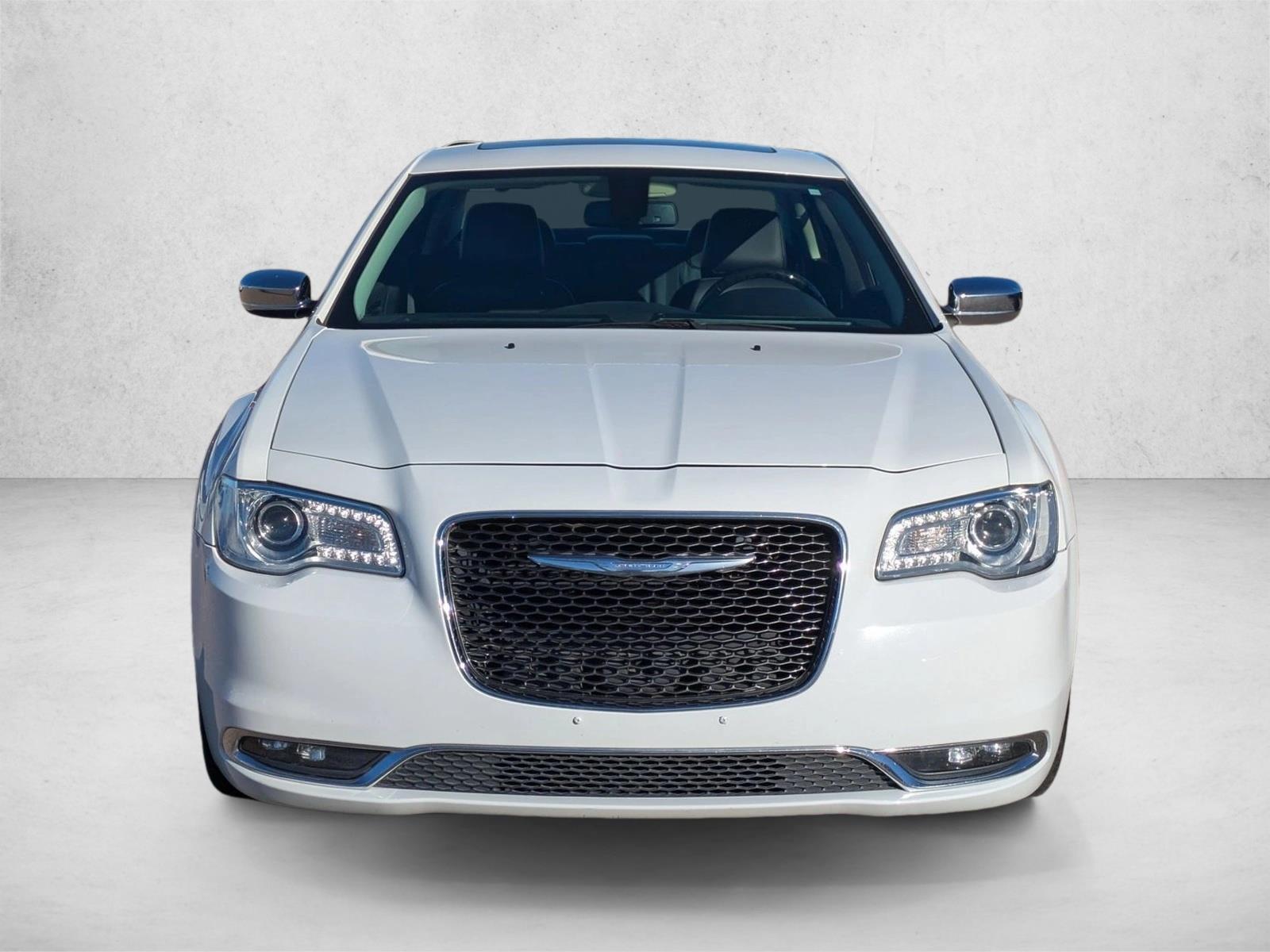 2017 Chrysler 300 C Base photo 2