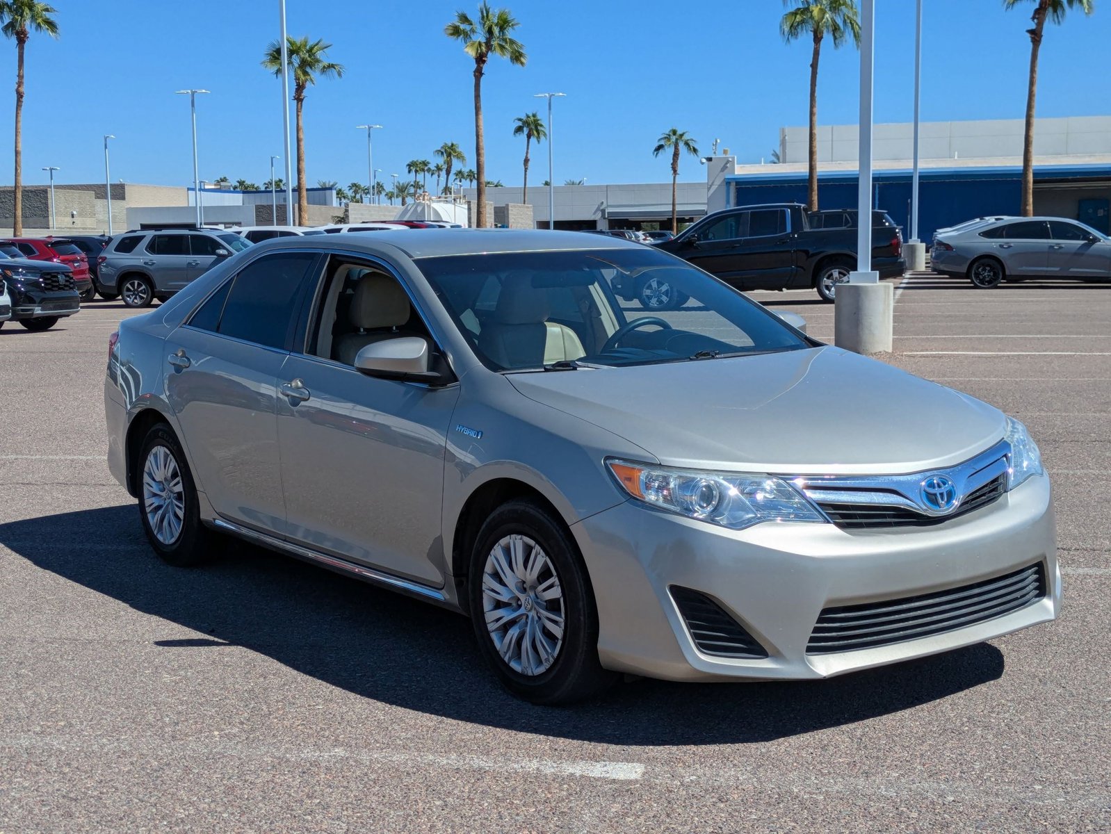2014 Toyota Camry Hybrid LE photo 3