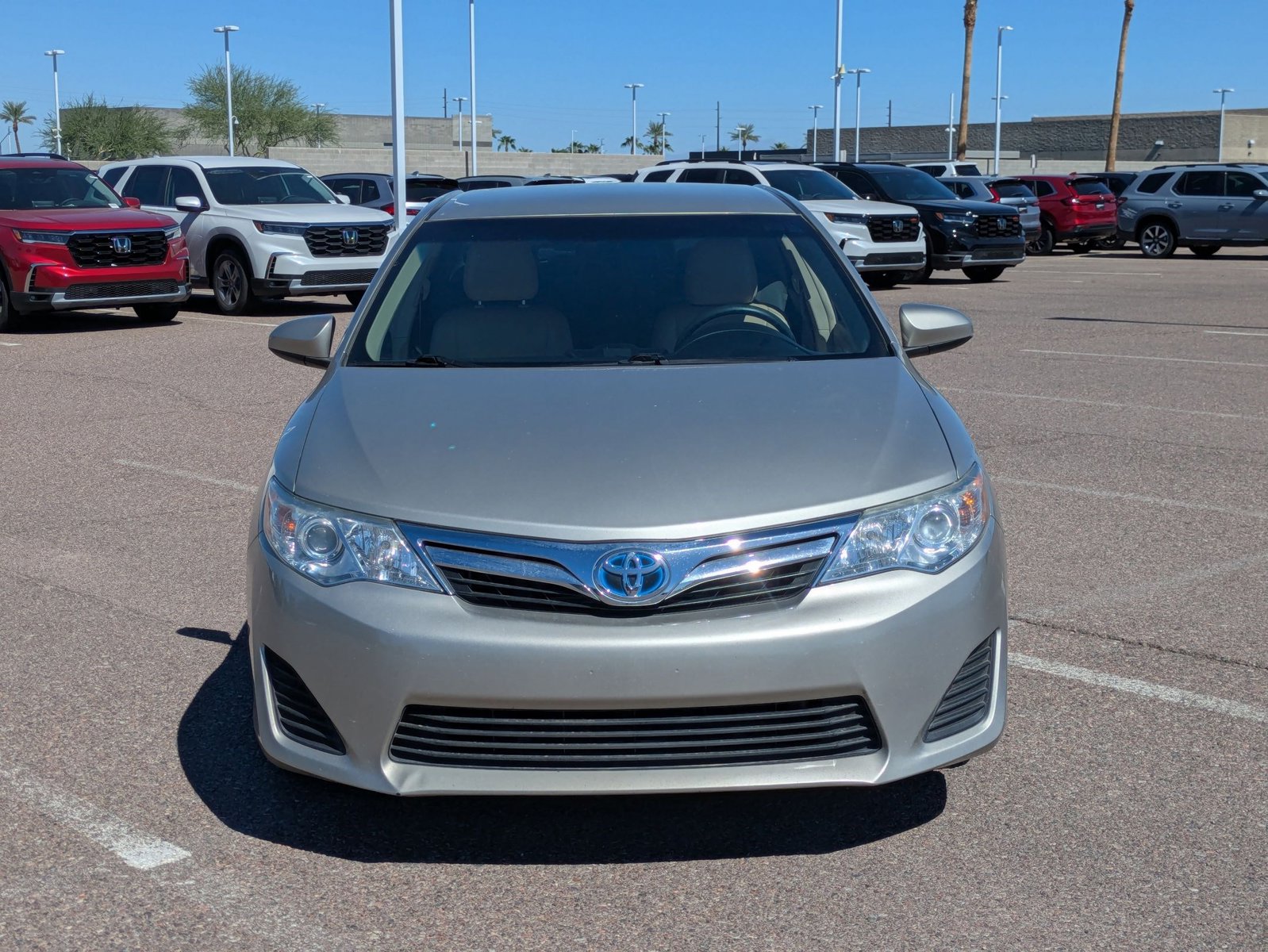 2014 Toyota Camry Hybrid LE photo 2