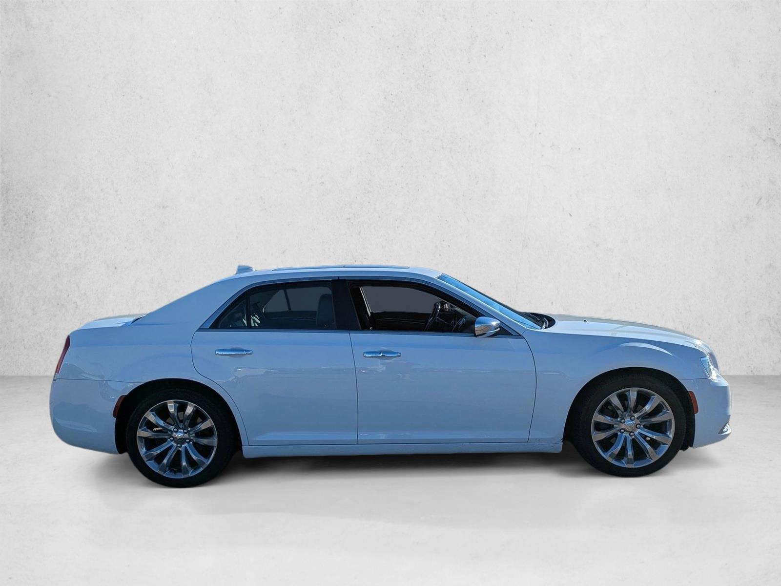 2017 Chrysler 300 C Base photo 4