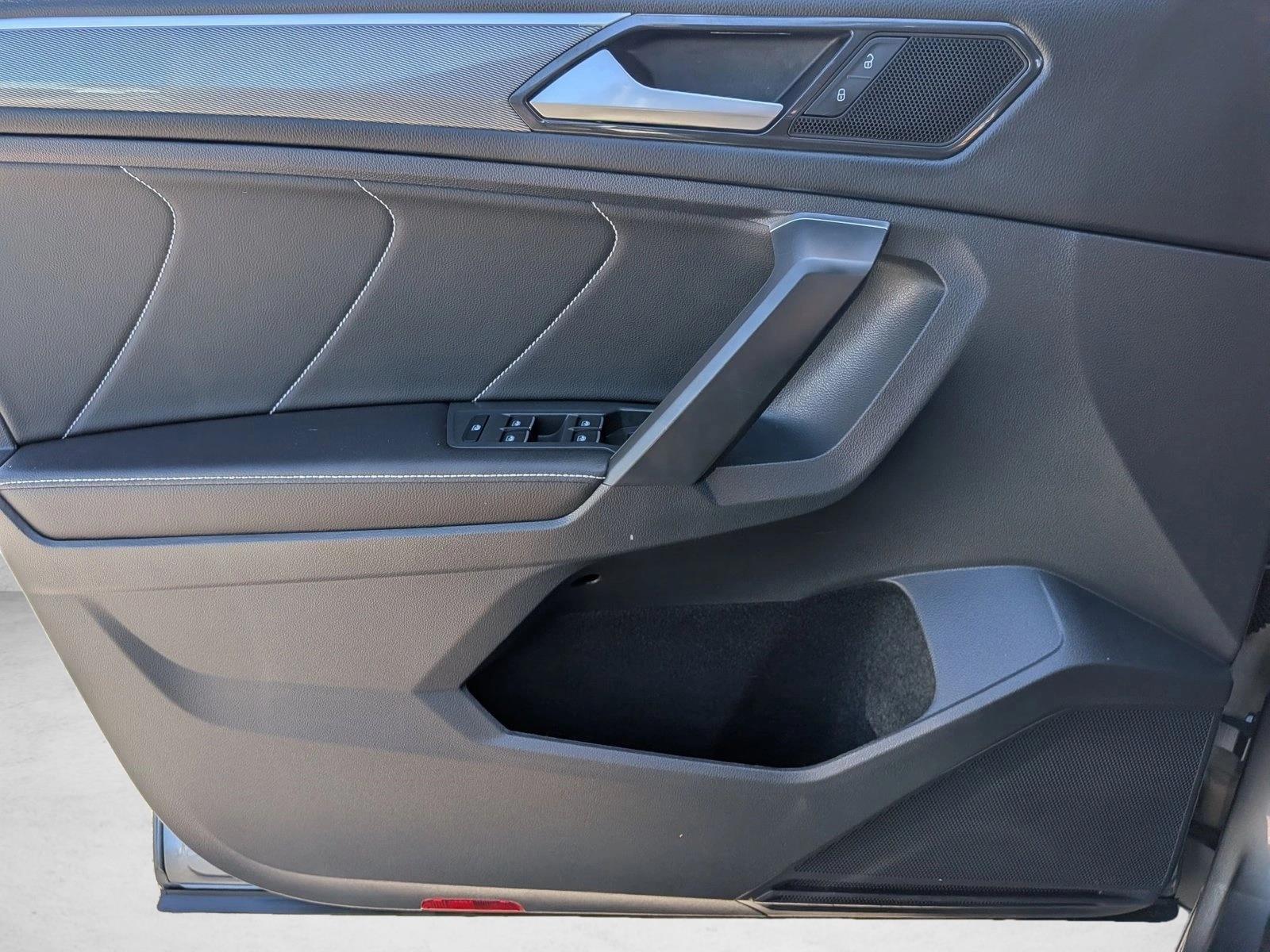 2023 Volkswagen Tiguan SE R-LINE BLACK - Photo 9