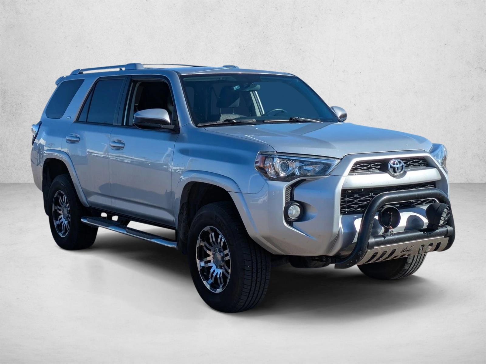 2016 Toyota 4Runner SR5 photo 3