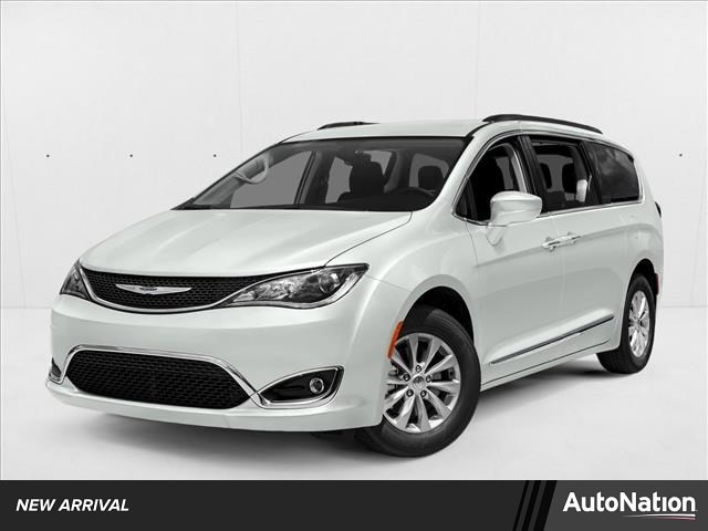 2018 Chrysler Pacifica Touring Plus's photo