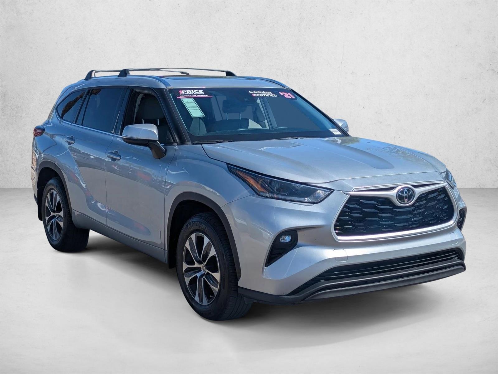 2021 Toyota Highlander XLE photo 3