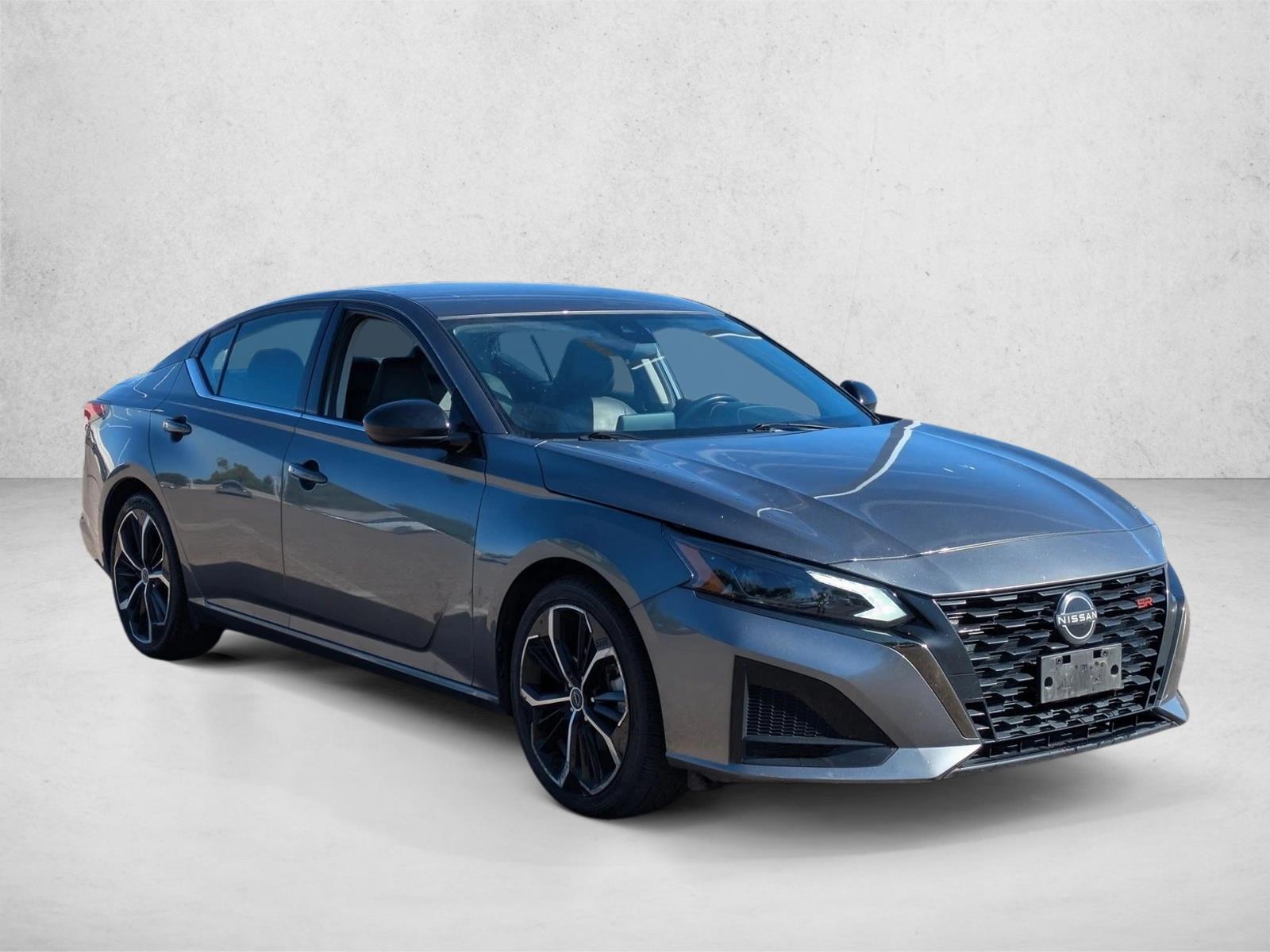 2023 Nissan Altima 2.5 SR photo 3