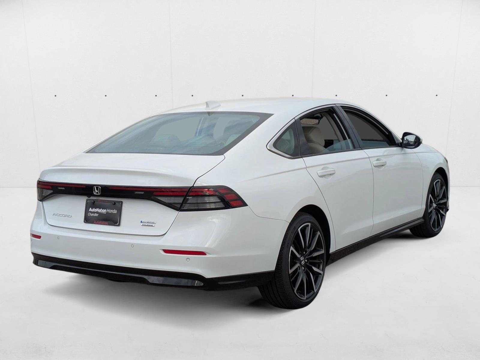2025 Honda Accord Hybrid Touring photo 2