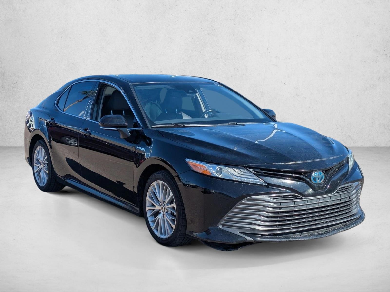 2020 Toyota Camry Hybrid XLE photo 3