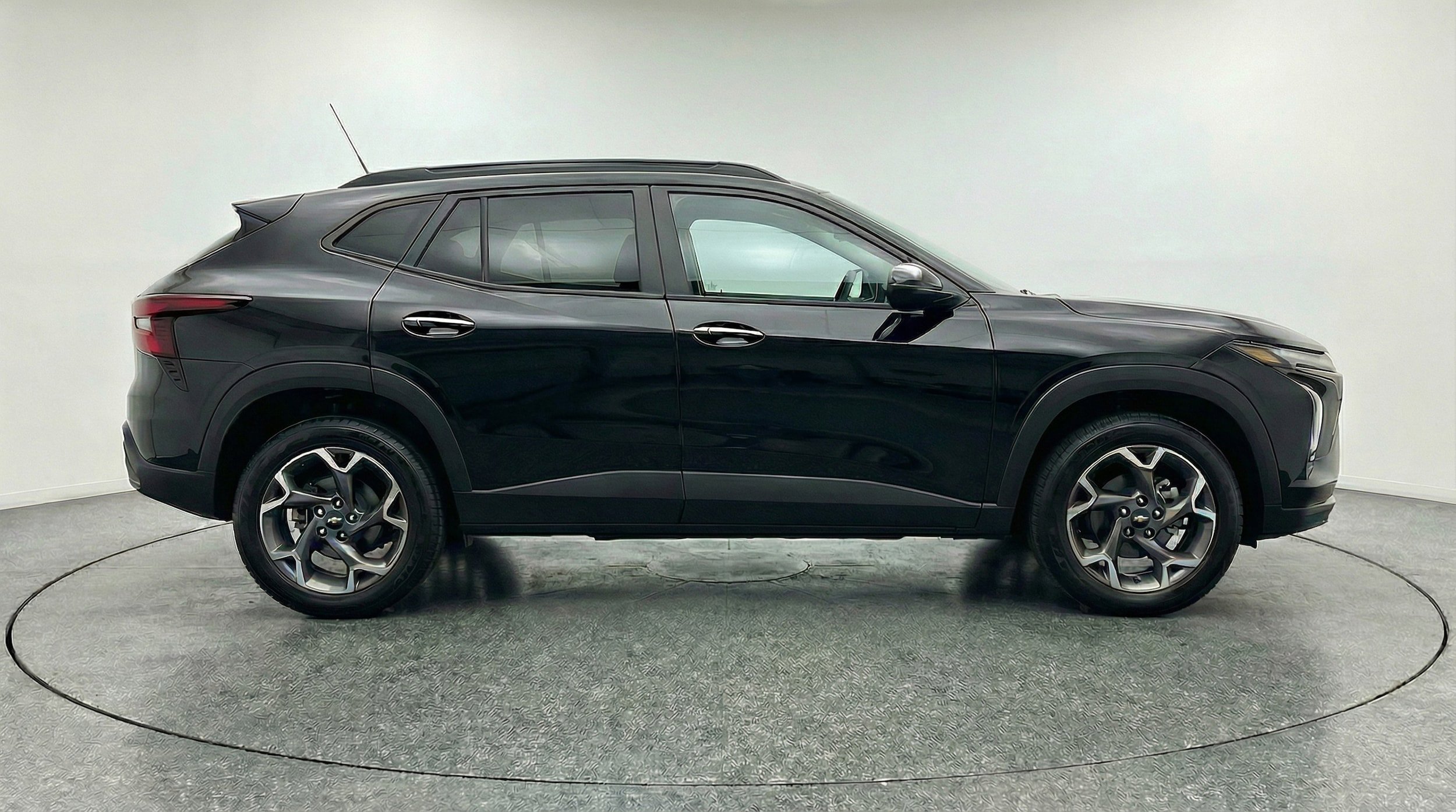 Thumbnail: 2025 Chevrolet Trax - 8